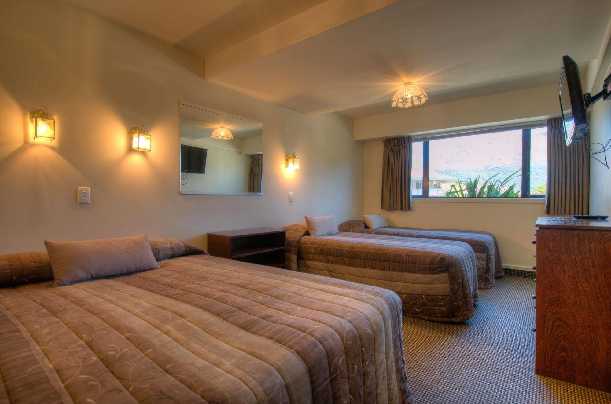 Four Seasons Motel Queenstown Bagian luar foto