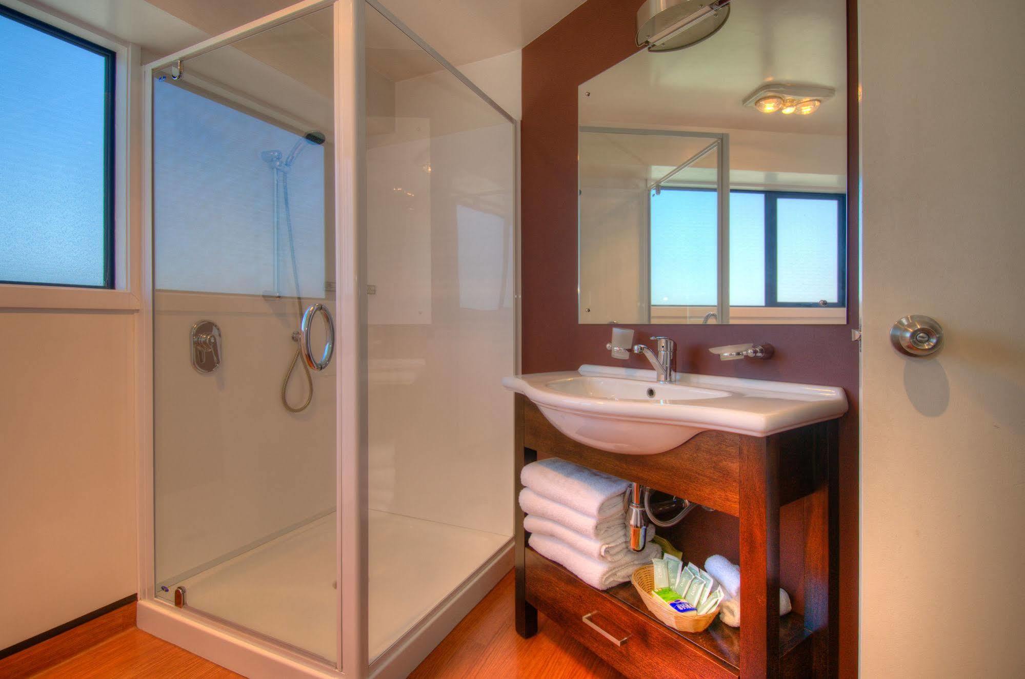 Four Seasons Motel Queenstown Bagian luar foto