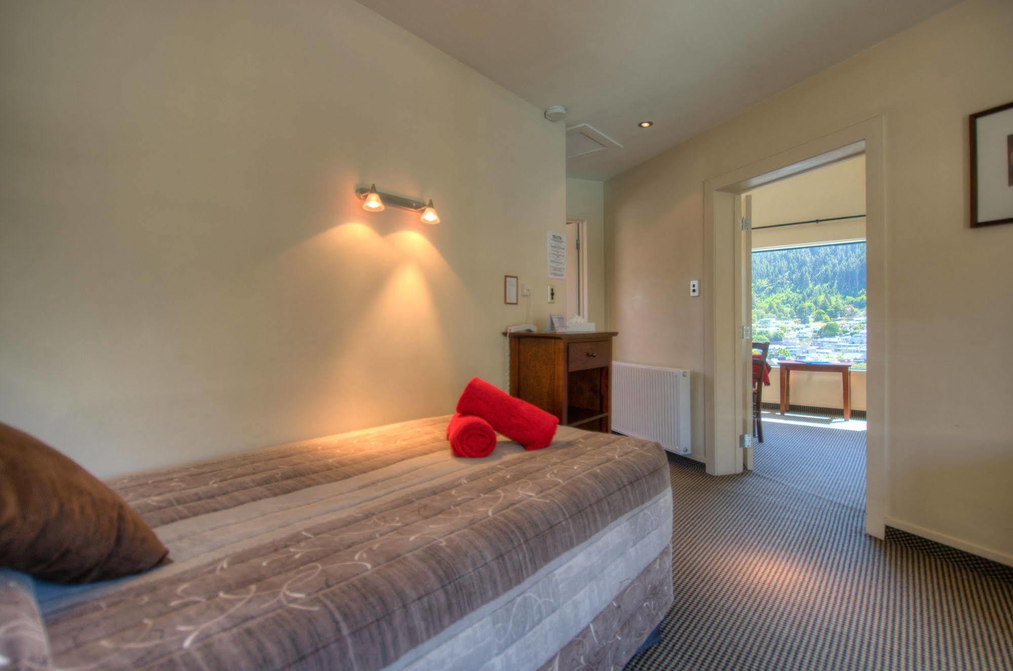 Four Seasons Motel Queenstown Bagian luar foto